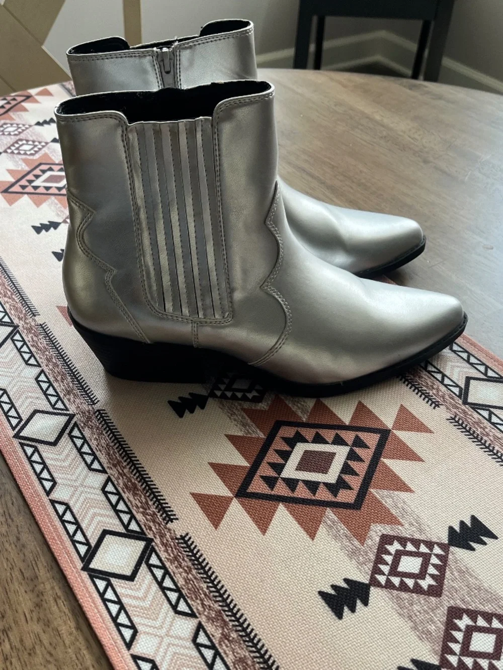 No Boundaries stylish silver